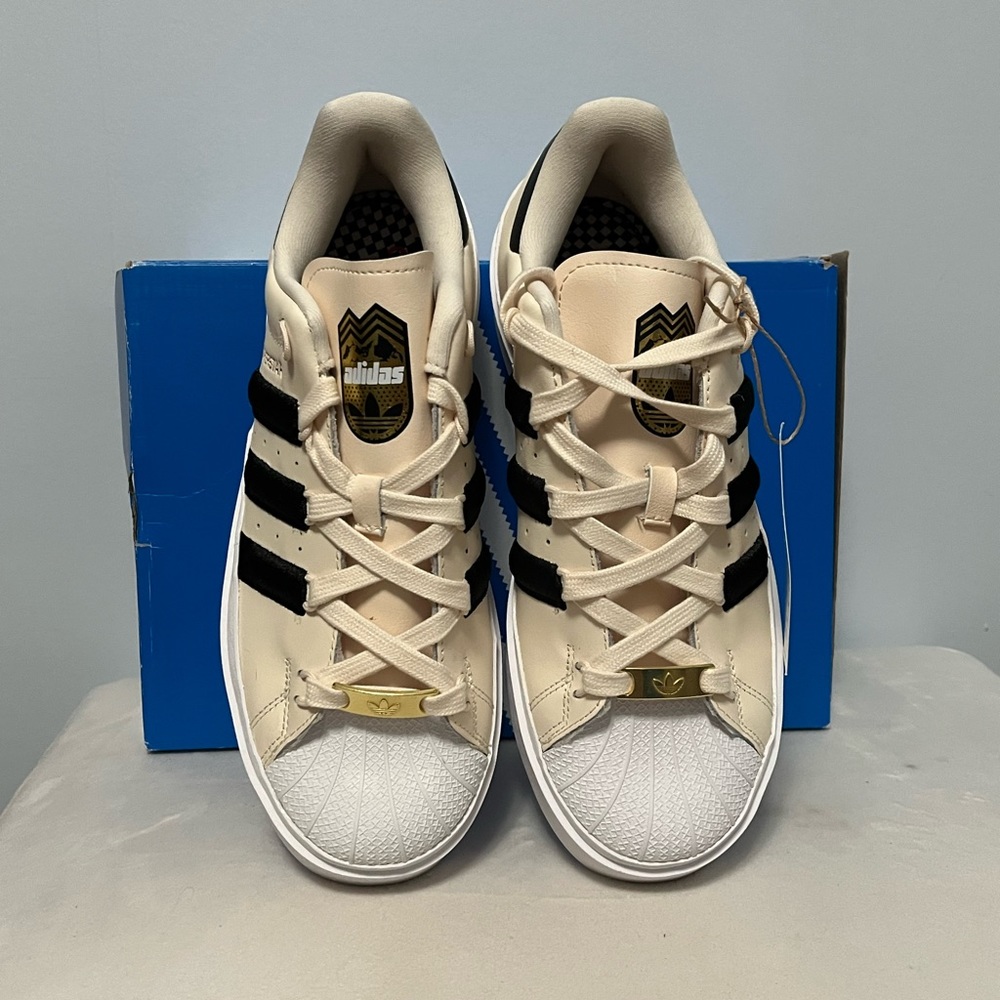 Women’s New In Box Superstar Bonega Platform Adidas Sneakers - Picture 5 of 11
